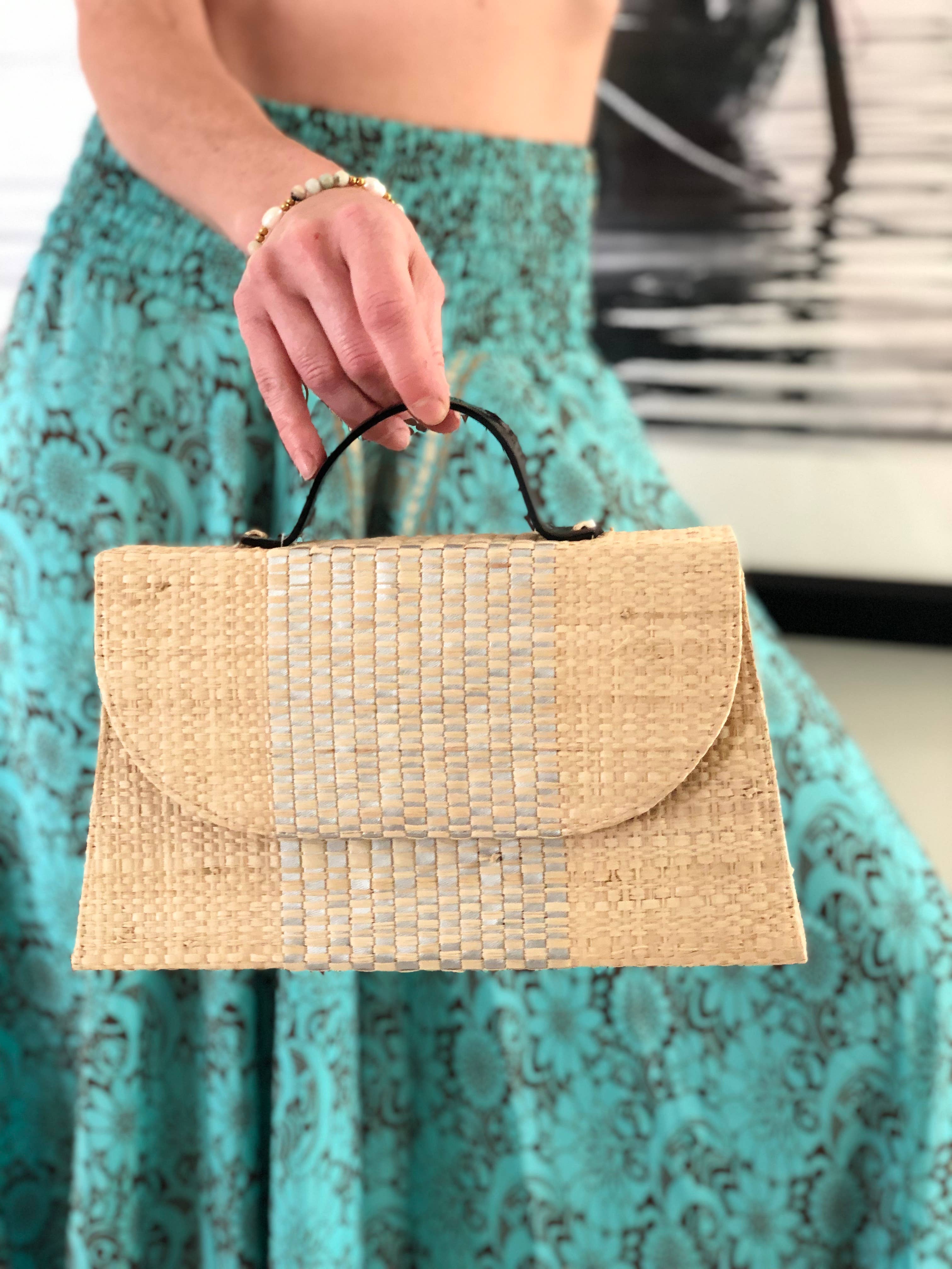 Shebobo - Wholesale Clutch Bag - Women's - Wynwood Straw Handbag with Metallic Detailing & Horn Handle1