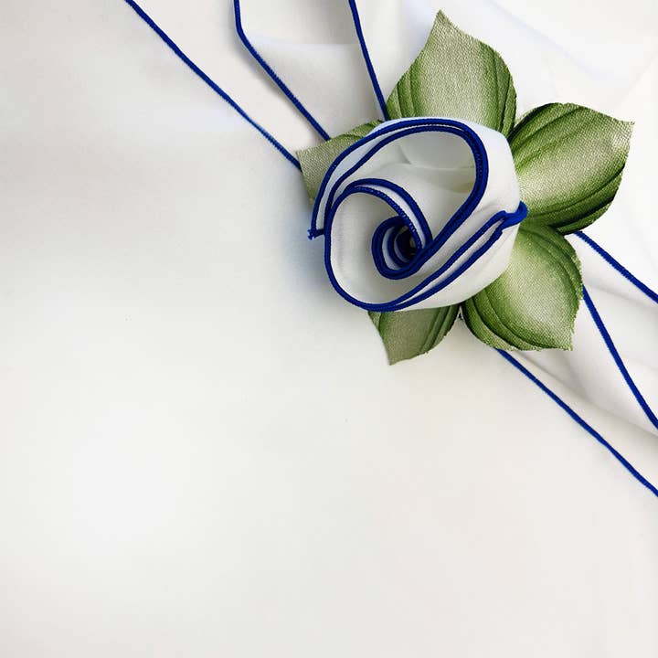 Guardanapo Branco com Borda Azul Real por atacado de Carole Shiber Designs
