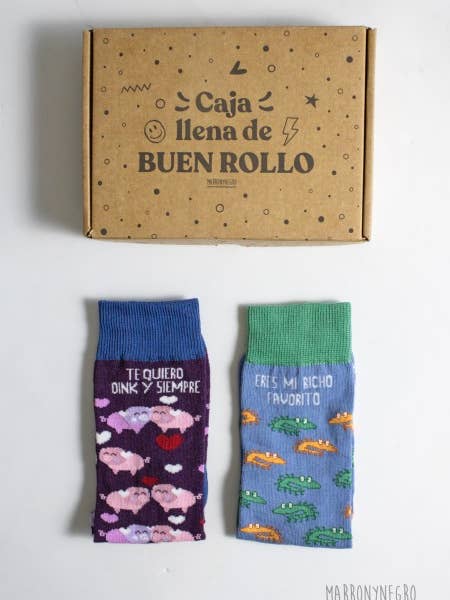 Pack de 2 paires de chaussettes « Je t’aime Oink et toujours » et « Tu es mon animal préféré » pour la vente par Marronynegro