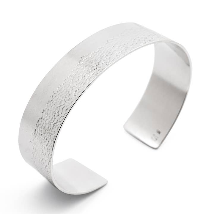 Manchette simple pour la vente par kari woo art jewellery