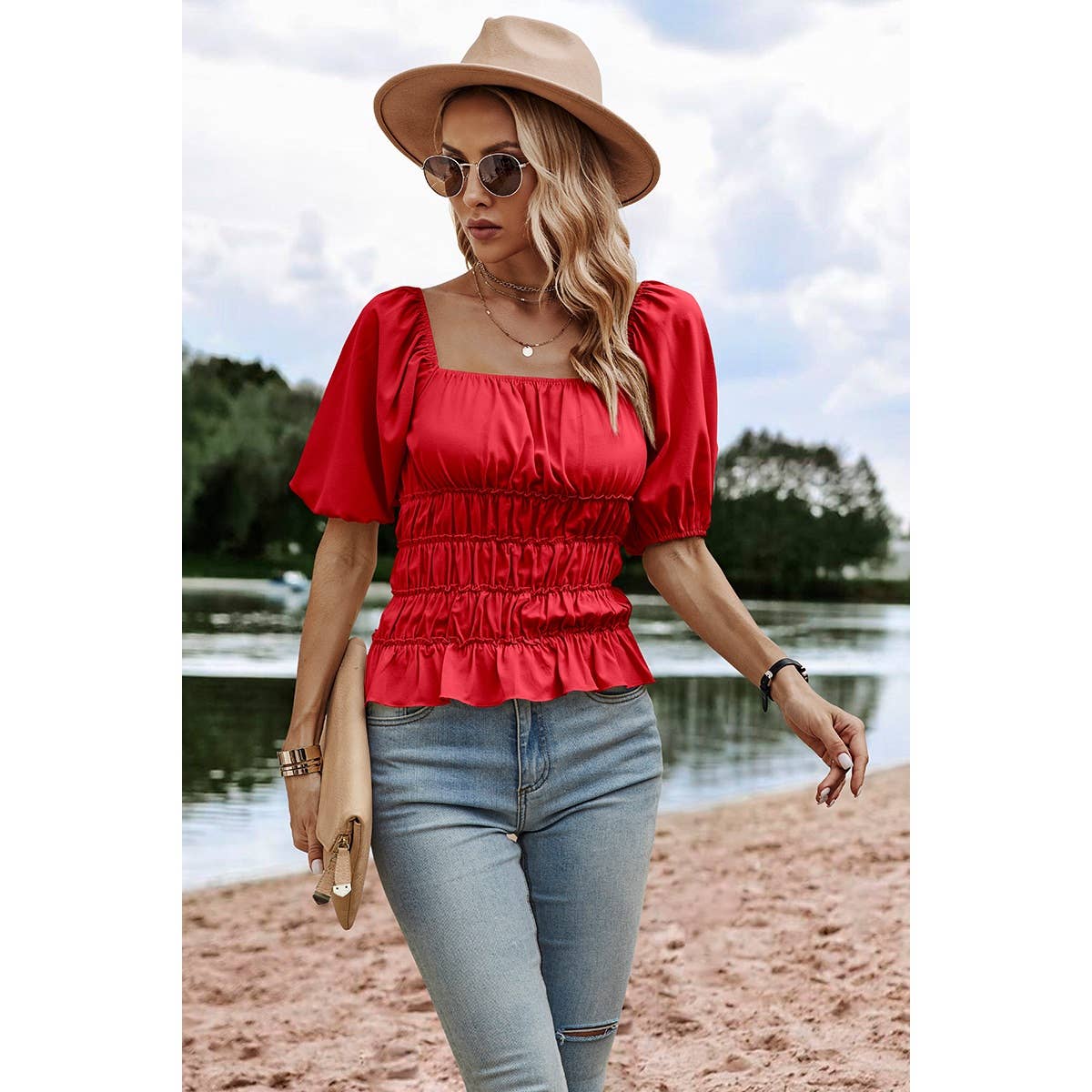 Supreme Fashion – Engroshandel Bluse - Dame – Bluse med firkantet halsudskæring, shirred flæseærmer og peplum i ensfarvet.6