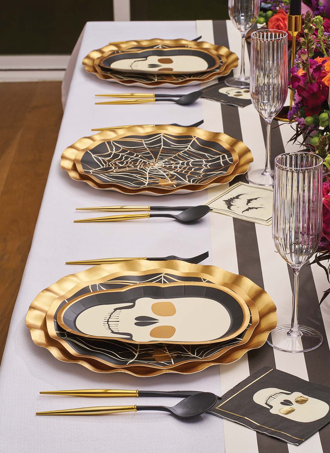 Sophistiplate - Wholesale Assorted Cutlery Set - Black & Gold Bella Assorted Plastic Cutlery/24pc, Service for 85