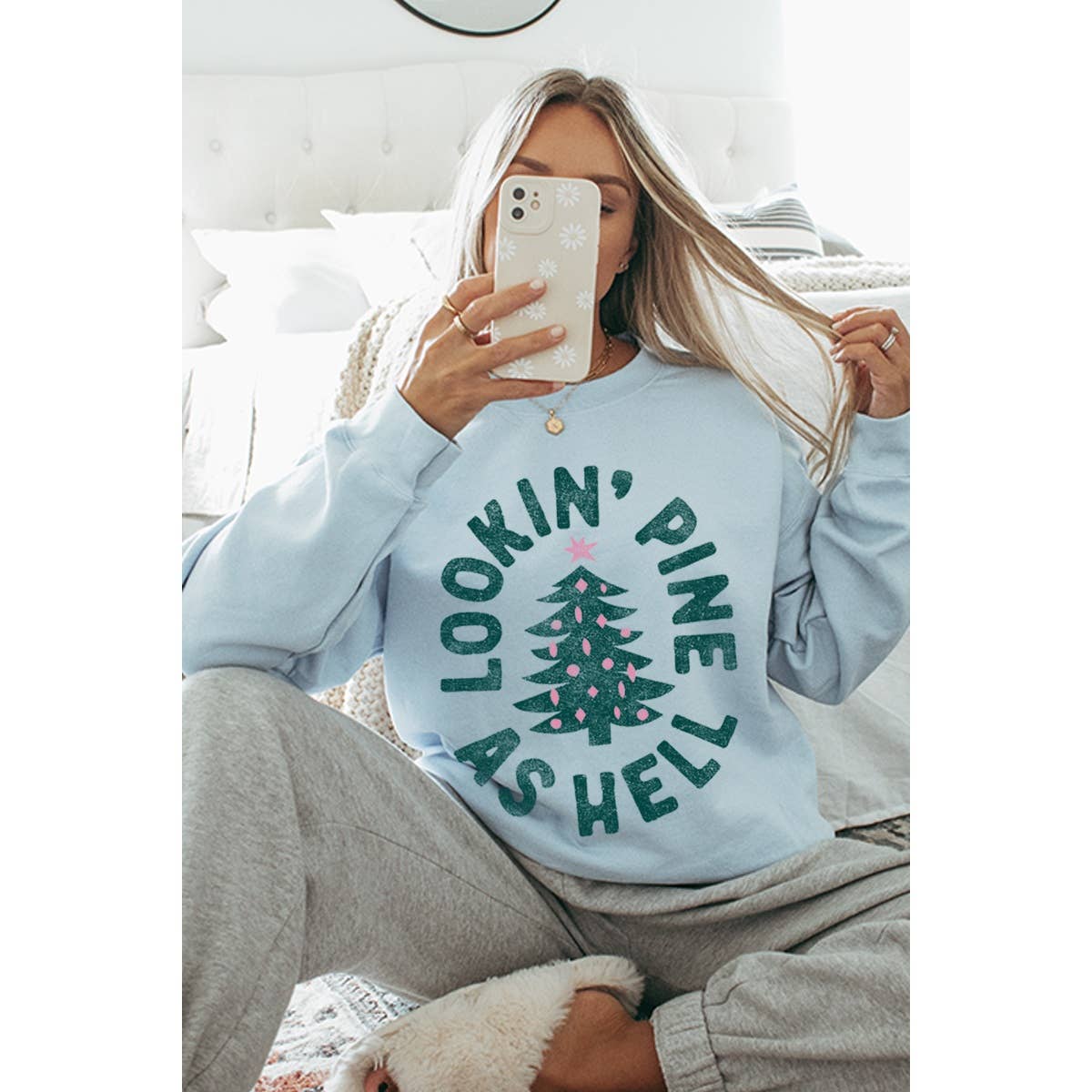Illustrated Society - Wholesale Sweatshirt - Women's - LOOKIN PINE AS HELL VINTAGE GRAPHIC SWEATSHIRTS3