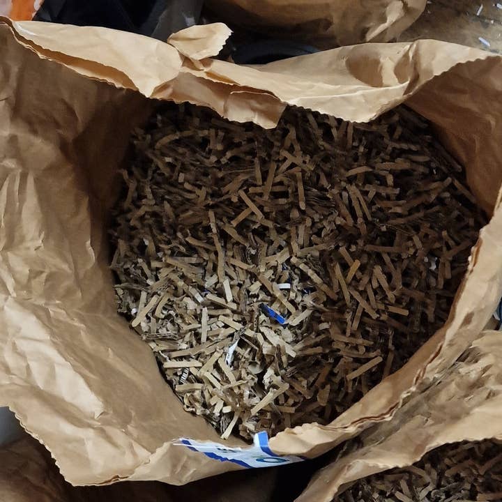 ReallyRecycle – wholesale Pet bed – Cat/dog – 3kg Shredded Cardboard. Ideal Animal Bedding or Packaging2