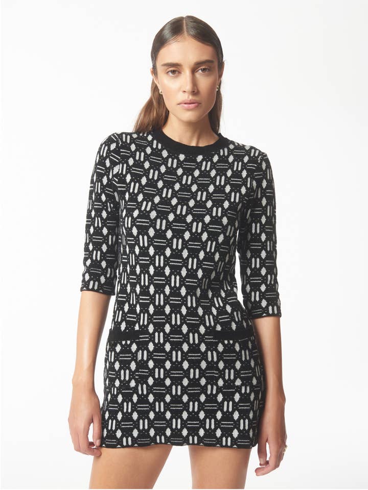 SOUR FIGS LONDON – wholesale Klänning - Dam – Geometrisk Jacquard stickad klänning i svart och vitt