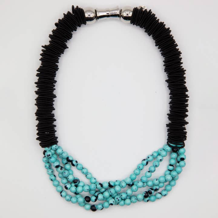 Sea Lily - Wholesale Kralen/parelketting - Zwarte veerring & meerlagige blauw/zwarte kralenketting