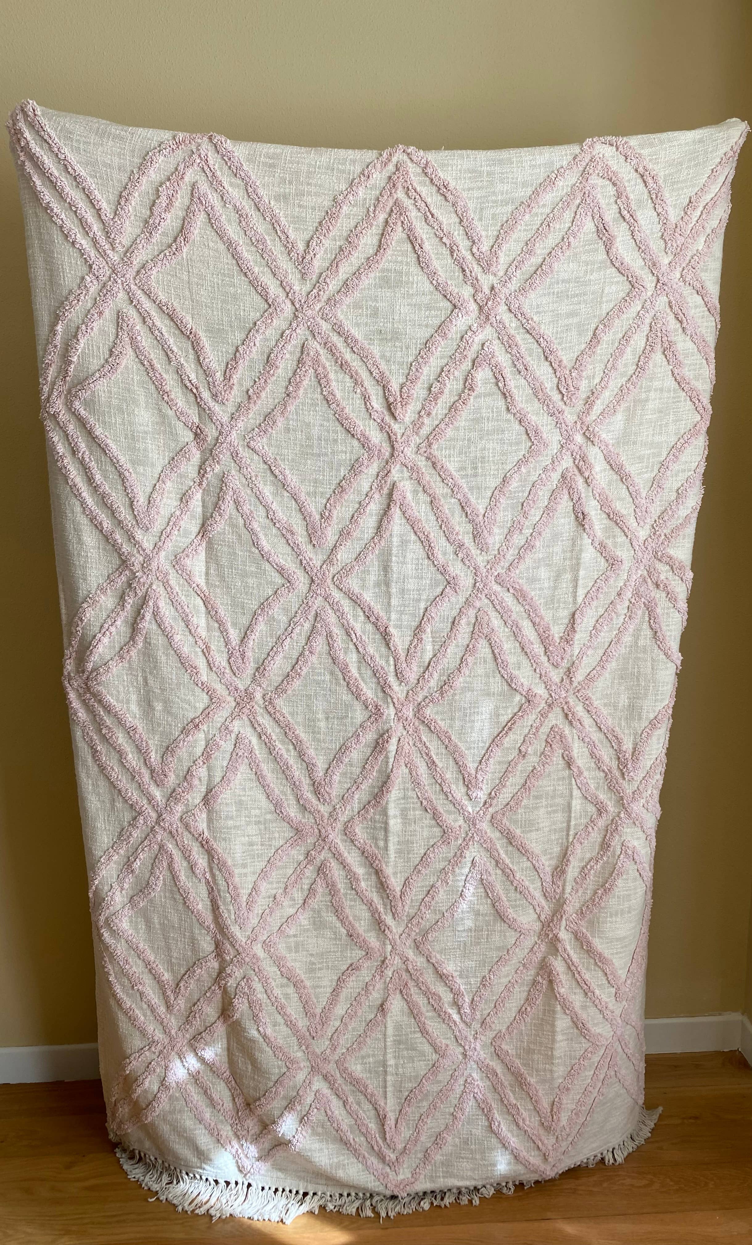 Tagala Home – Großhandel Überwurfdecke – Dekoratives Wandbild mit rosafarbenen Fransen, 130 x 200 cm2