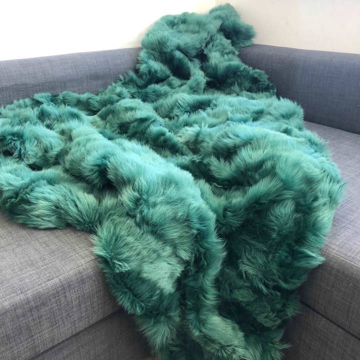 Manta de piel de oveja verde esmeralda | Alfombra de piel de oveja para venta al por mayor de Wildash London