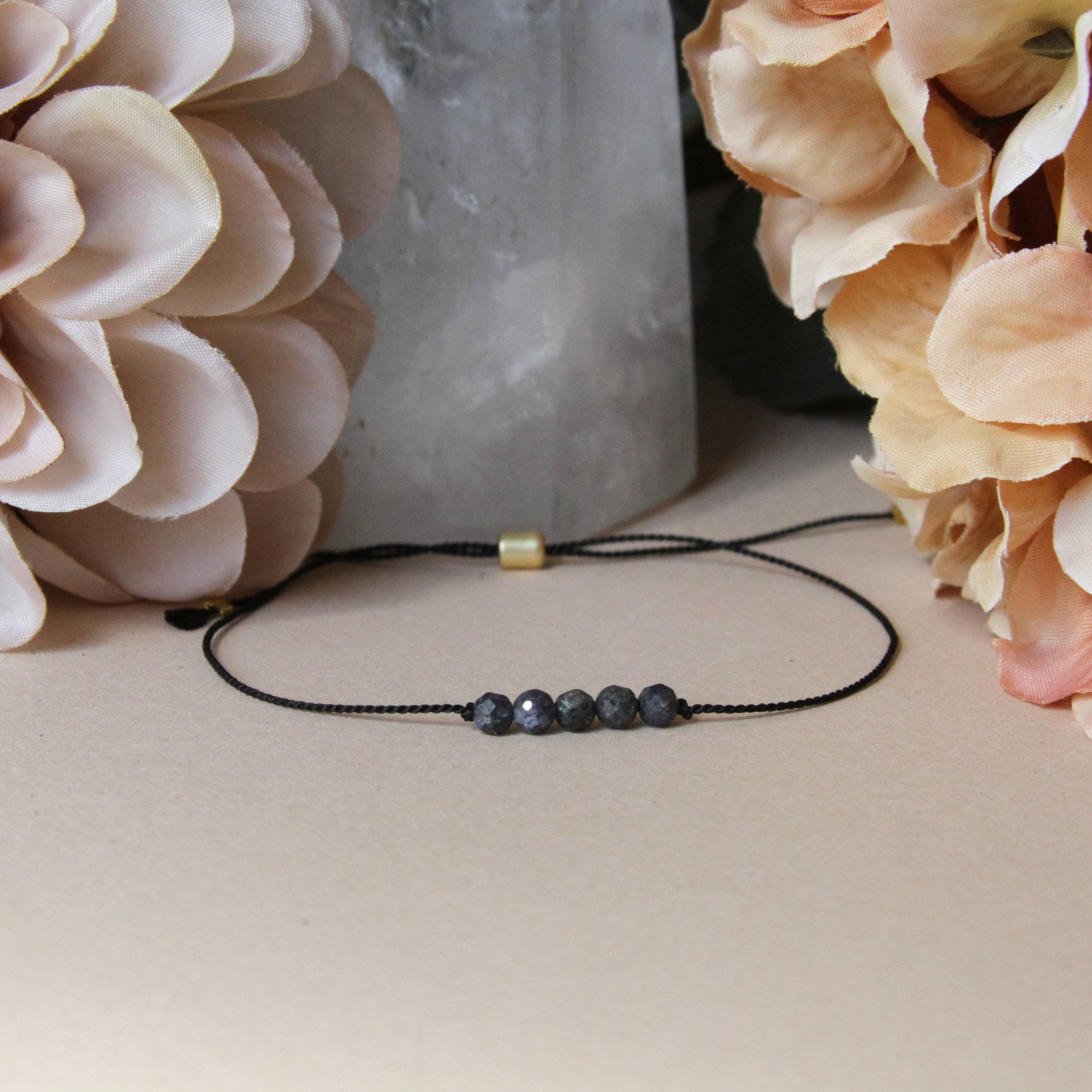 Sunday Girl by Amy DiLamarra - Vente Bracelet de perles - CGB-SAP | Bracelet en pierres et cristaux de guérison en saphir 2