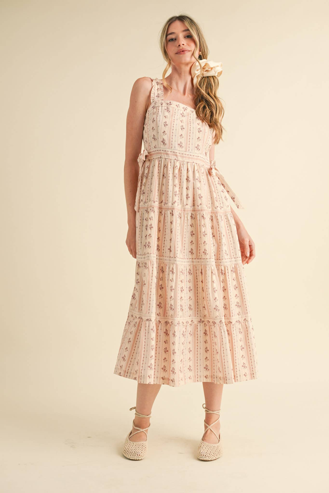 &MERCI - Wholesale Dress - Women's - RUFFLED STRAP FLORAL MIDI DRESS WITH SIDE TYING BOWS MDR358638