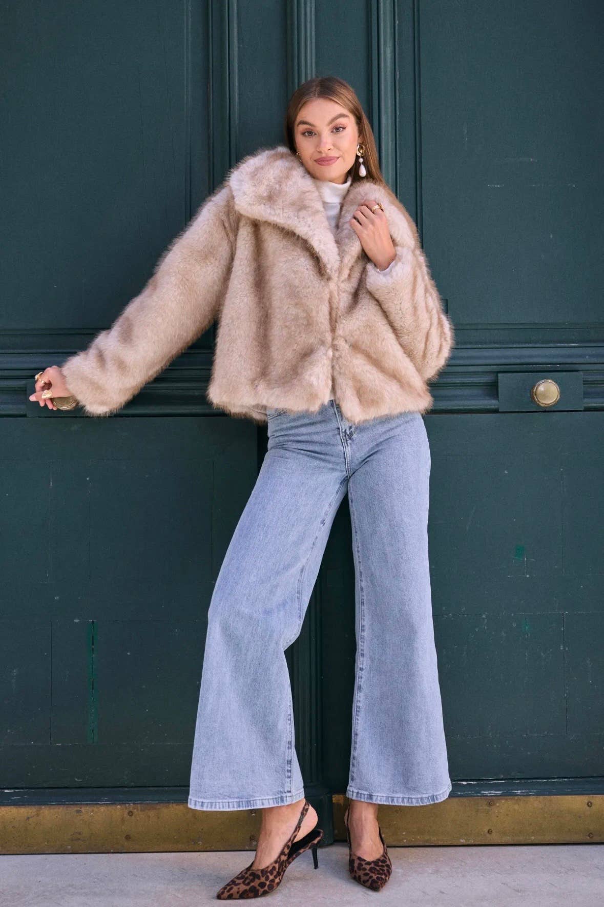 Frime - Wholesale Fur/Faux Fur Coat - Women's - Short faux fur puffer jacket - 88116