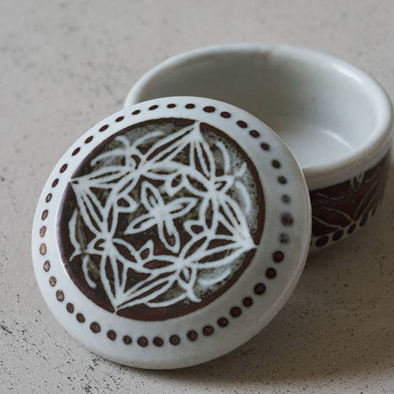 Floral Patterned pot with Lid by Tomoka Nomura for wholesale by wagumi