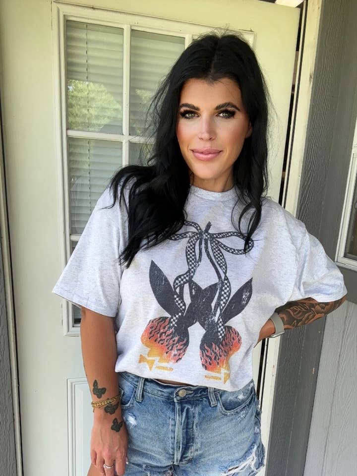 BUNNY CHERRY T-SHIRT for engroshandel hos Sugar & Velvet Collective Wholesale