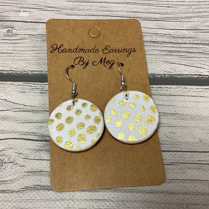 Polkadots dorados y blancos de 1 pulgada para venta al por mayor de Handmade Earrings By Meg