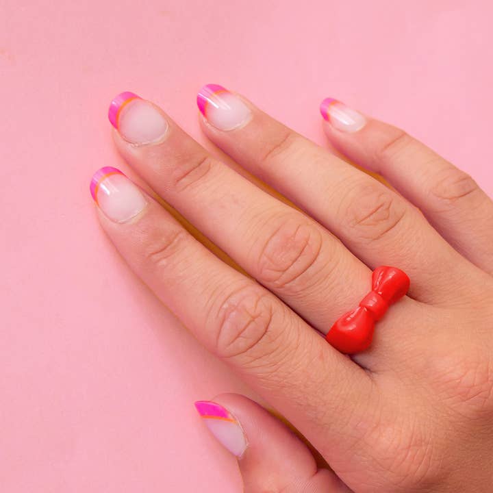 Sunshine Studios - Vendita all'ingrosso Anelli cocktail/statement - Anello Fiocco Kitsch | Rosso | San Valentino