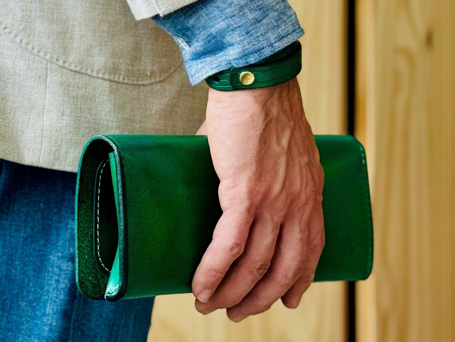 A. M. Aiken - Wholesale Humidor/Cigar Accessory - 4 Cigars Green Hand-Dyed Leather Cigar Case3