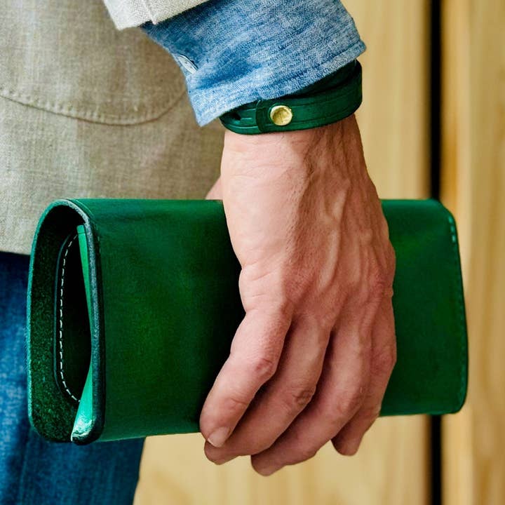 A. M. Aiken - Wholesale Humidor/Cigar Accessory - 4 Cigars Green Hand-Dyed Leather Cigar Case3