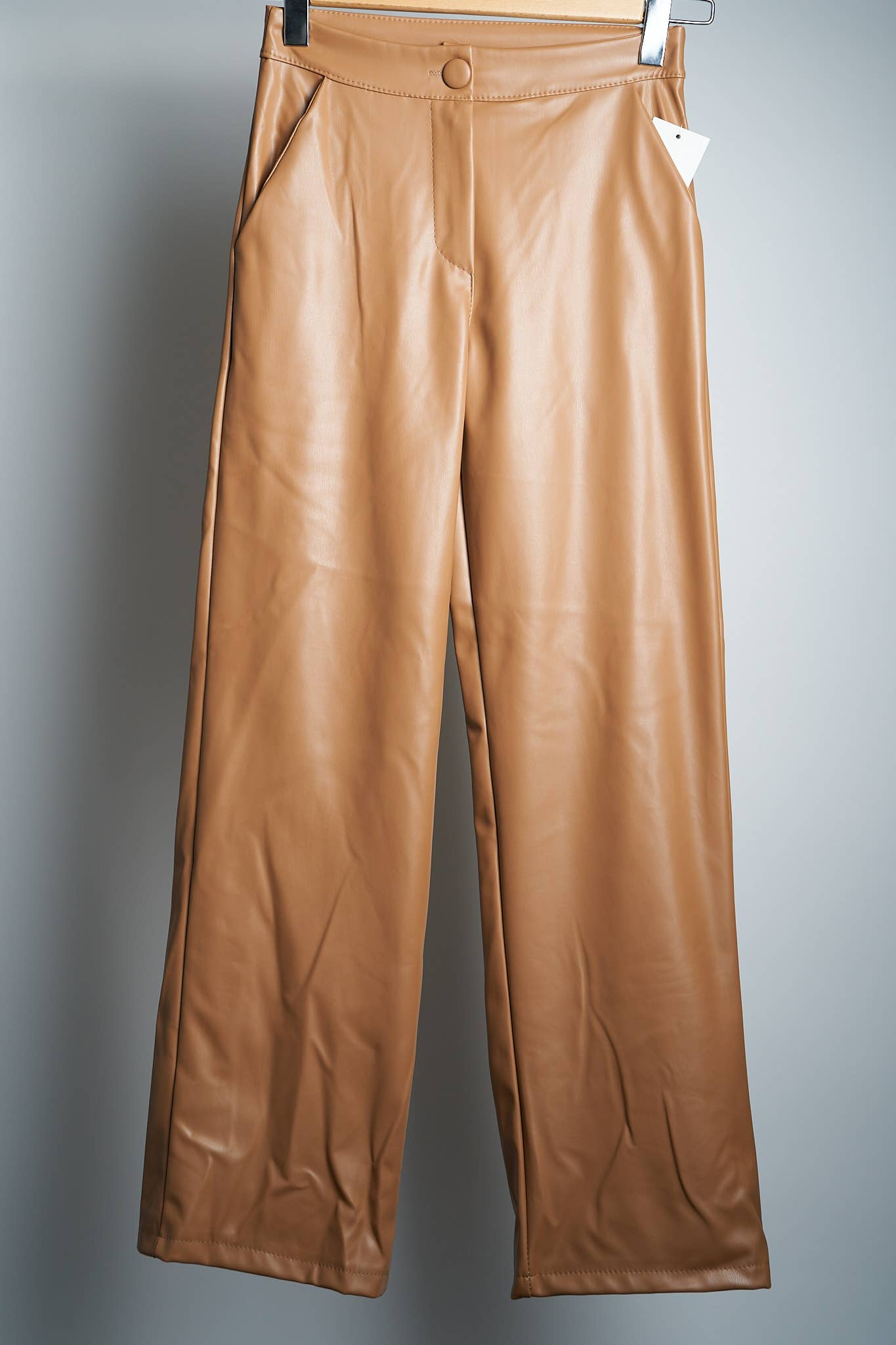 MOOYA – wholesale Byxor - Dam – Vida byxor i konstläder med knapp och fickor - I100345