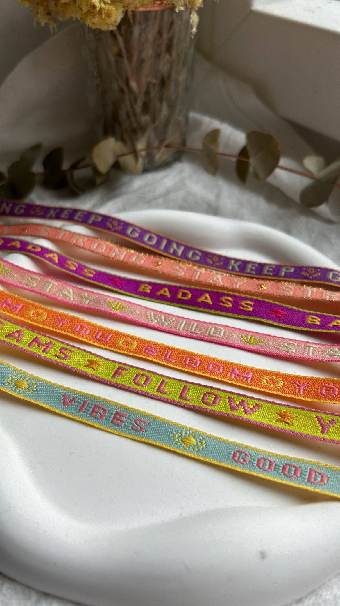 Bymaryon – Pulseira entrelaçada/entrançada por atacado – Pulseira Tessa com mensagem1