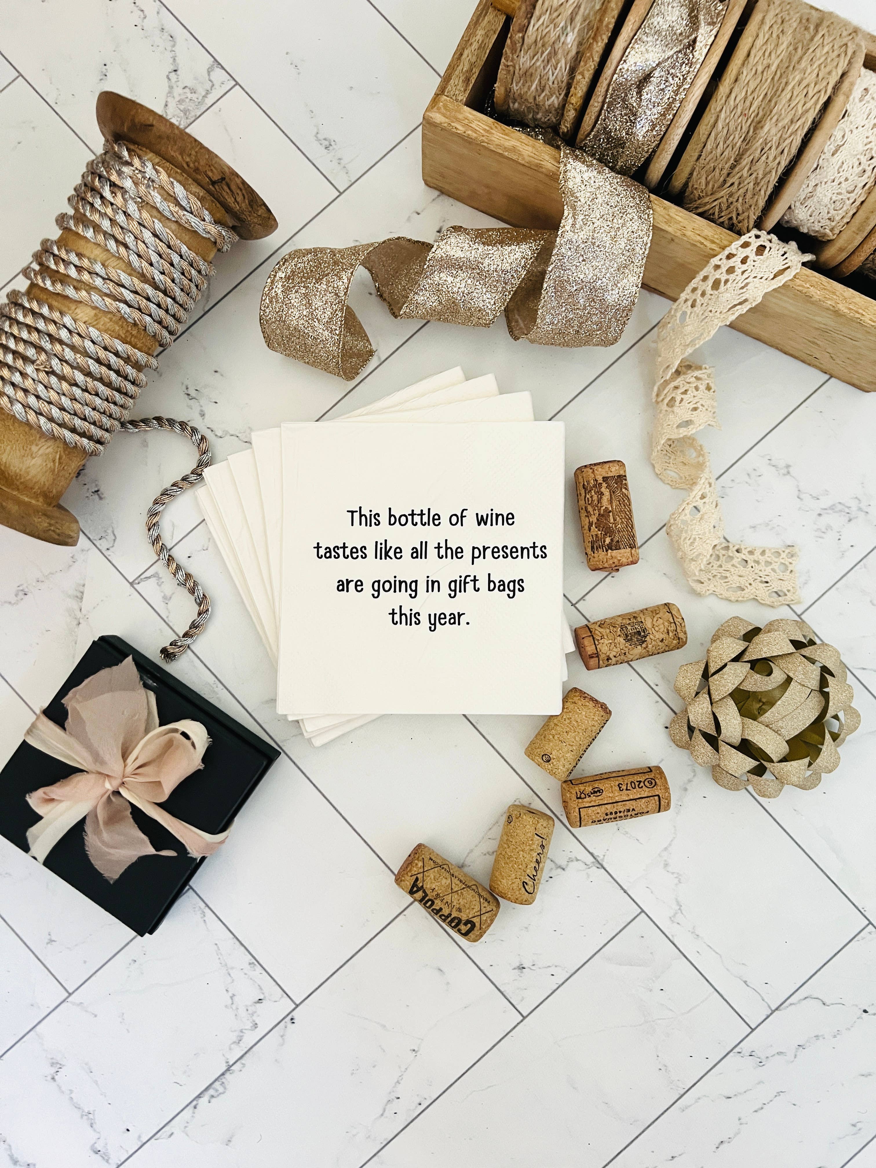 ellembee gift – wholesale Engångsservett – Roliga cocktailservetter med texten: This bottle of wine tastes - presentpåsar1