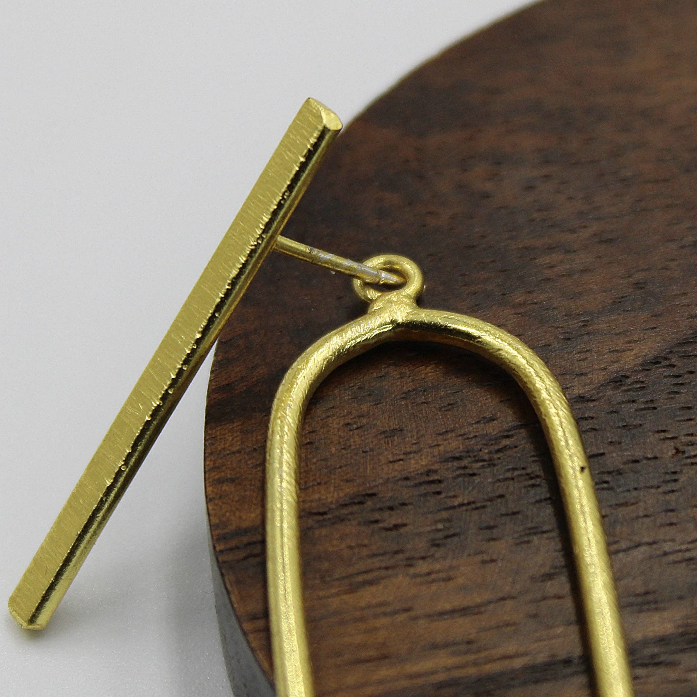 LA MAR – wholesale Hängande örhängen – MODIGLIANI örhängen pläterade i guld - Design med karaktär3