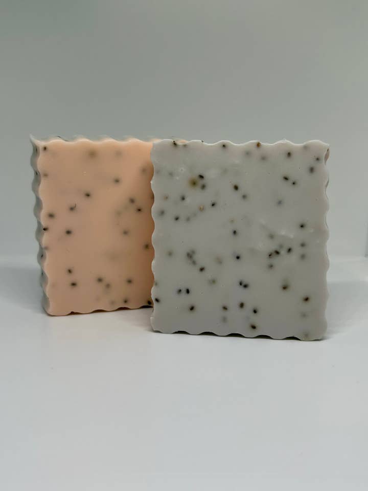 Savon en acajou et teck pour la vente par Grounded Root Scents Co