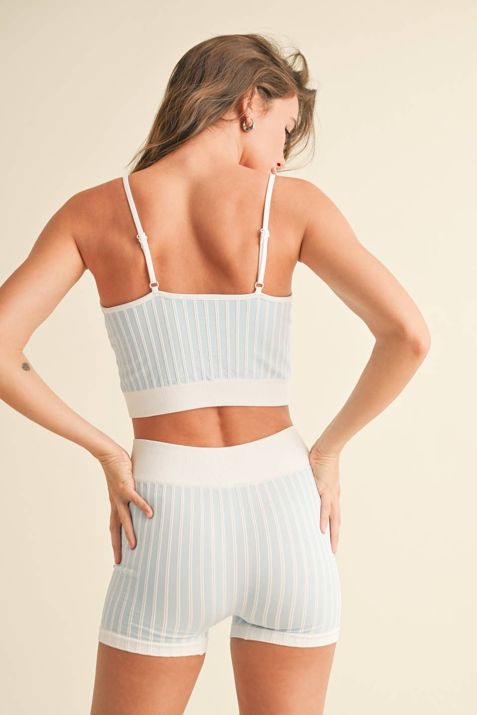 KIMBERLY C - Wholesale Sportkledingset - Dames - Gestreepte Cami Top en Shorts Set26