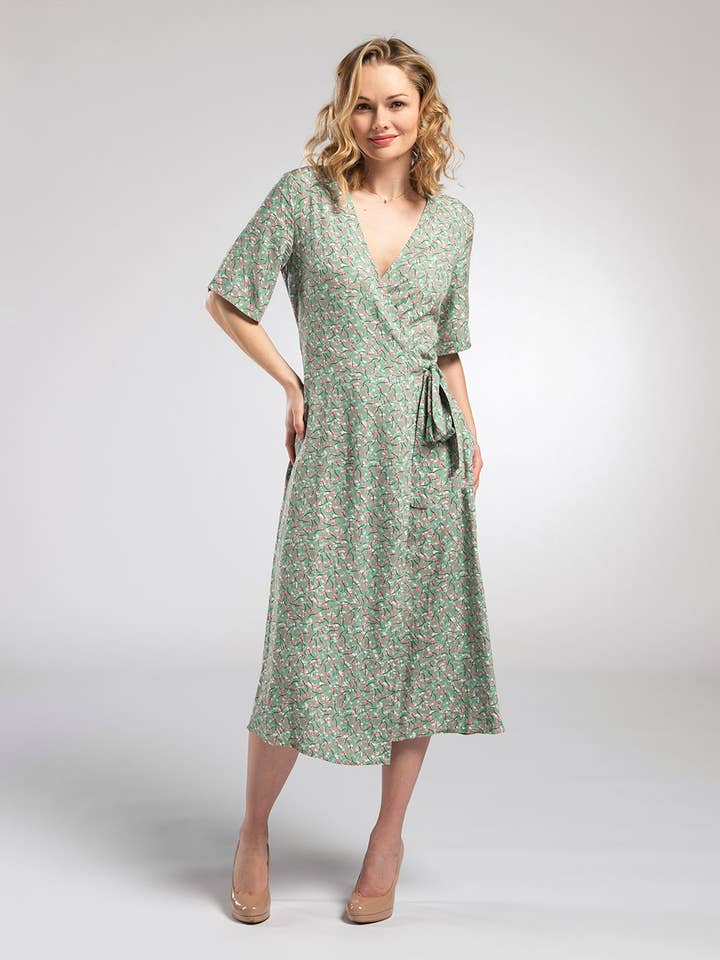 Robe cache-cœur à motif floral vert pour la vente par Pentlebay Clothing