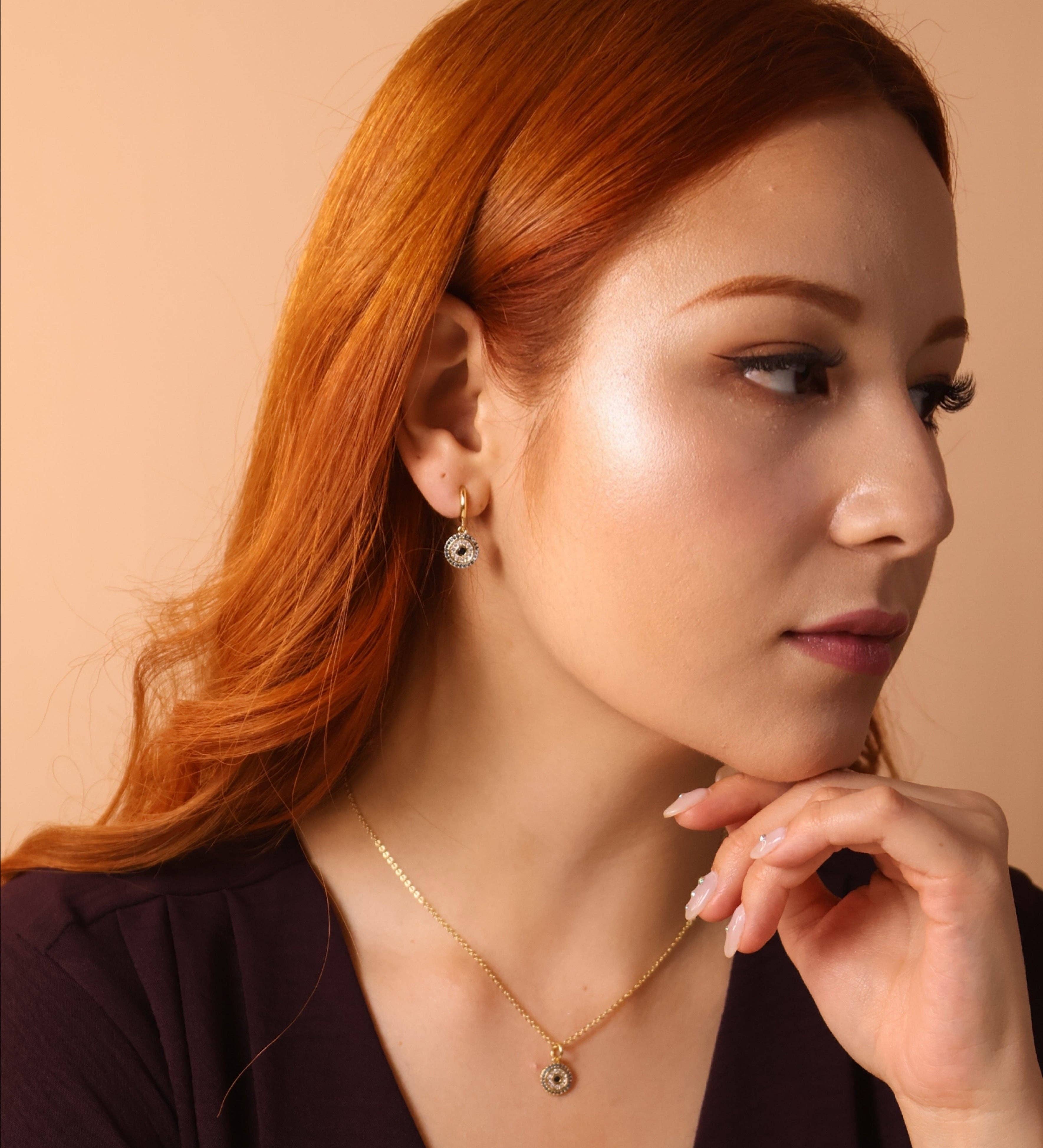 GoldFi - Wholesale Huggie oorbellen - 18k Goud Gevulde Bescherming Mandala Oorbellen3