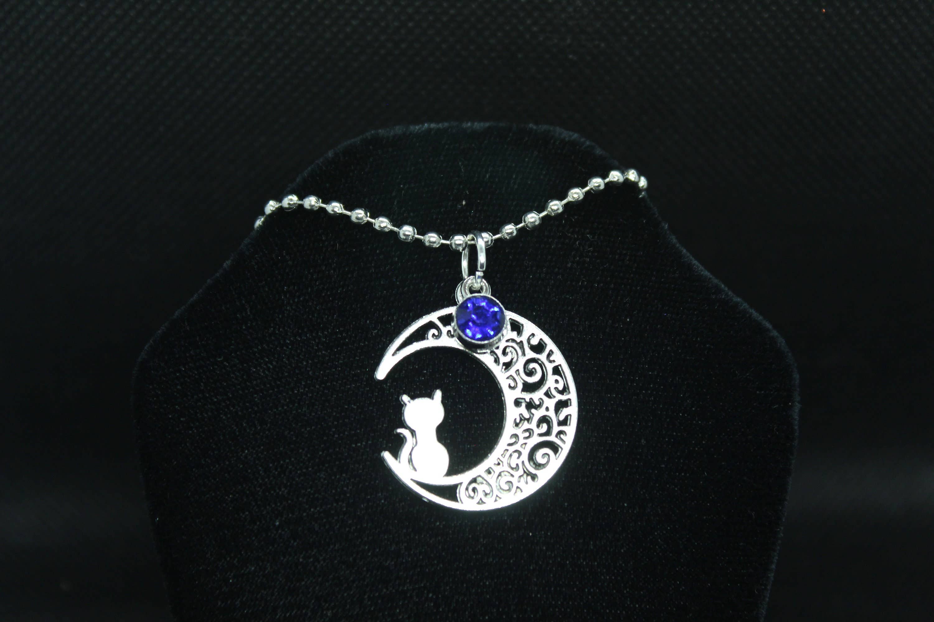 Witchcrafted in MI - Vente Colliers à pendentif - Collier en cristal Blue Moon Cat