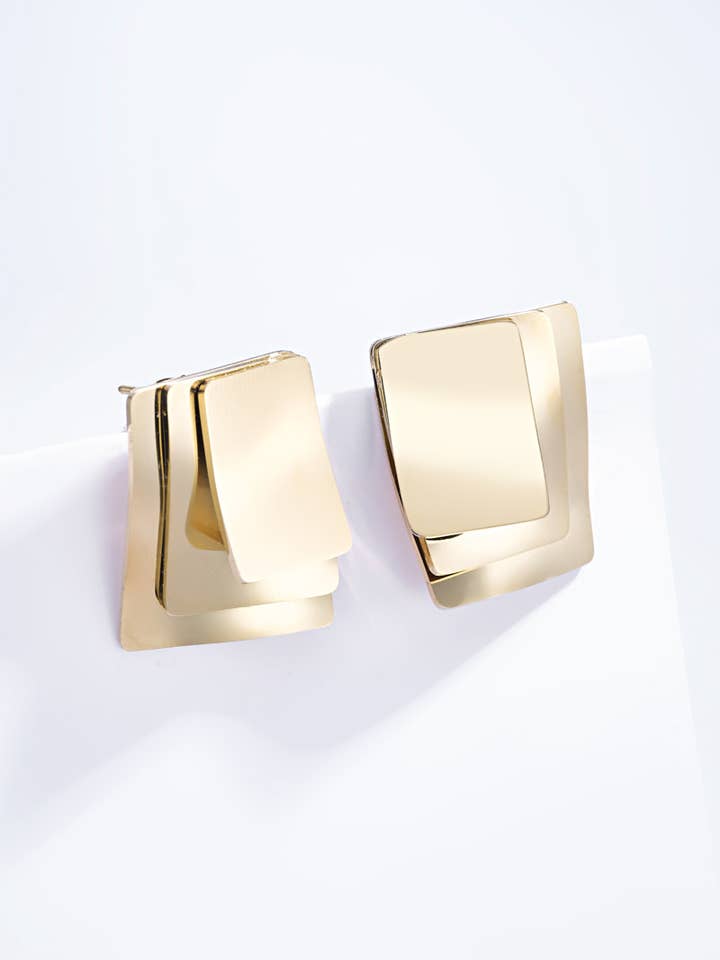 124AQ198 relief stud earrings for wholesale by BYREN | ÉLINE L'ATELIER