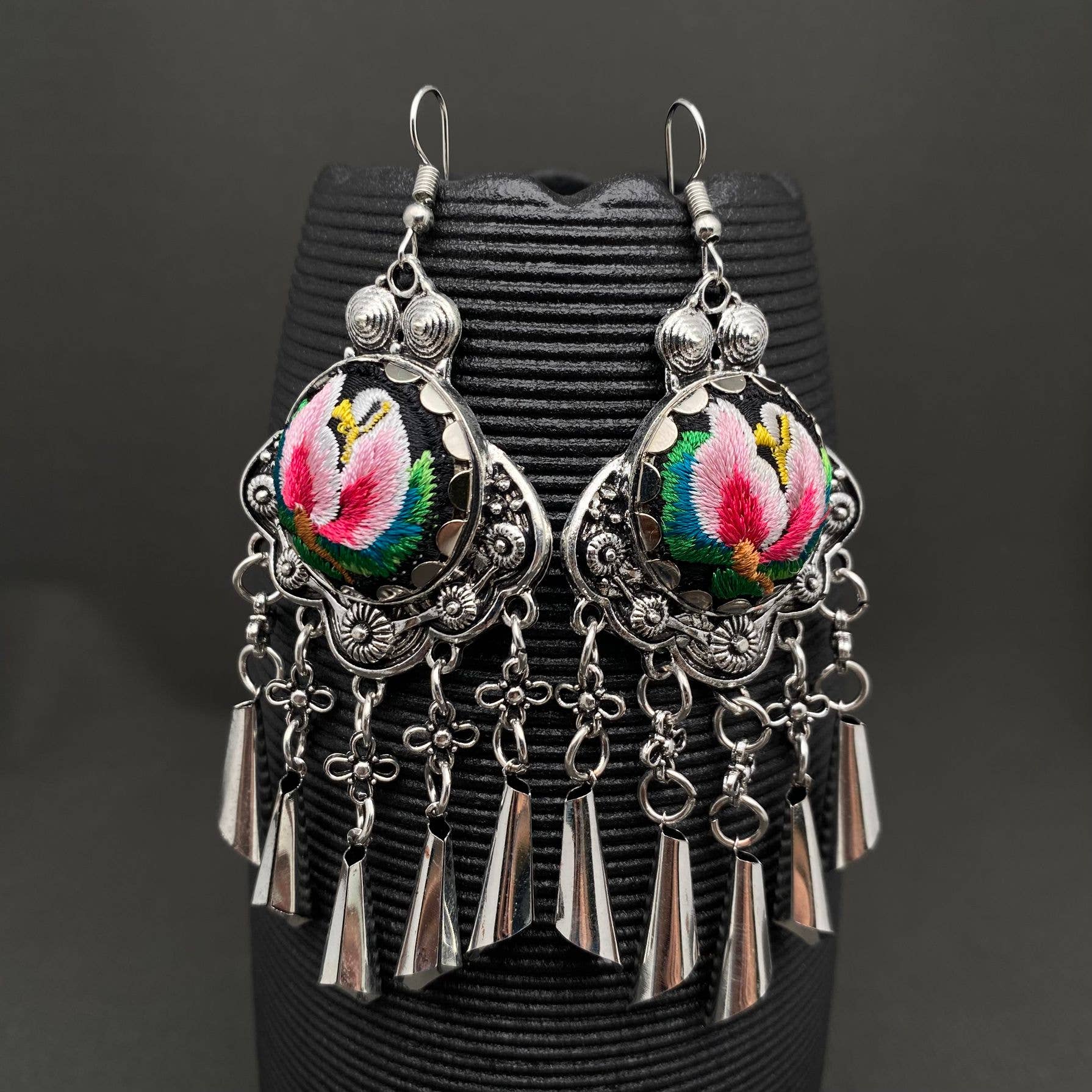 Mio Queena – wholesale Dangle earrings – Multi-style Vintage Woven Flower Pattern Ethnic Style Earrings0