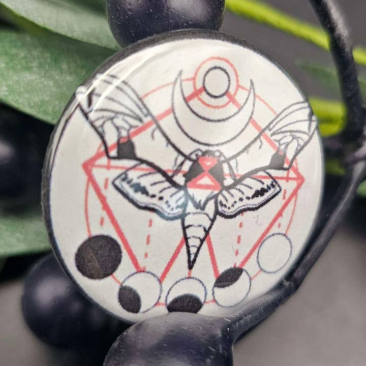 Dagaz Moth (Speld) voor wholesale door DeadOn Studios