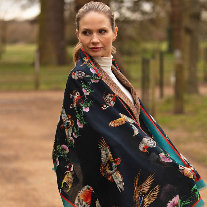 Clare Haggas – wholesale Wrap - Dam – Walk On The Wildside Marinblå Ull Silke Sjalar