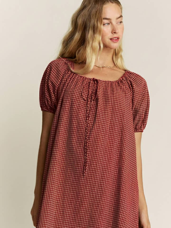 Kleid mit Puffärmeln aus Gingham und Kordelzug am Ausschnitt für den Großhandel von Lara Daisy