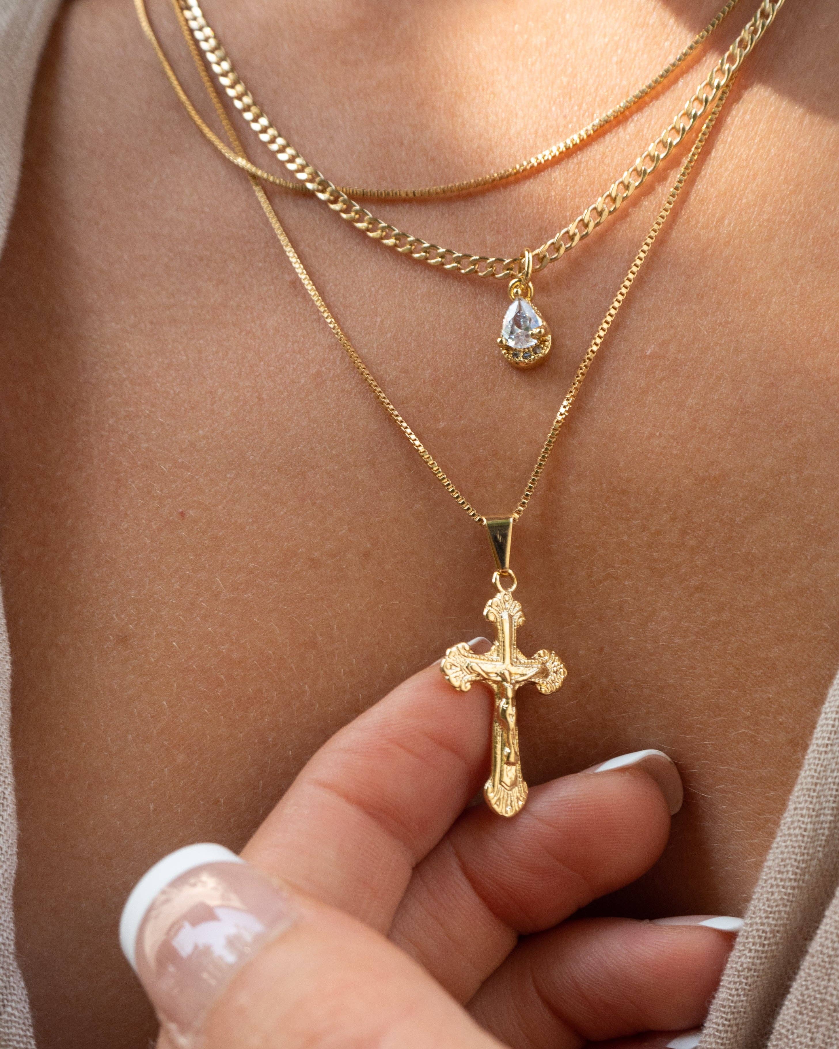 VIE EN BLEU – Engroshandel Halskæde med vedhæng – Amelia halskæde - Guld kors halskæde vedhæng3