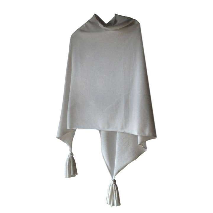 Poncho assimétrico capresino cinza claro por atacado de Le Zirre Napoli