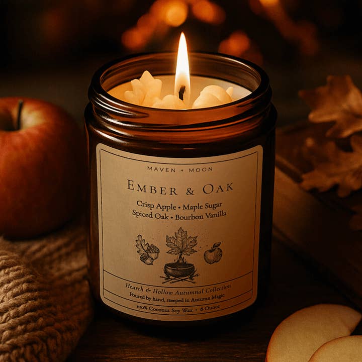 Bougie en cire de soja à la noix de coco Ember & Oak Fall ~ 8 oz pour la vente par MAVEN + MOON