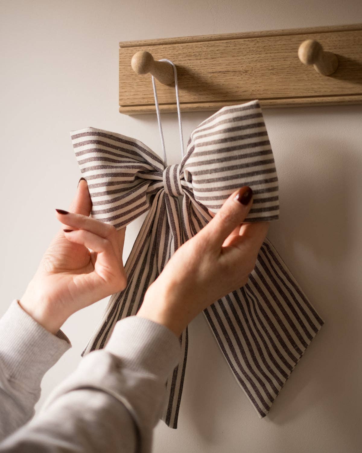 Hudson Home - Wholesale Decorative Tabletop Object - Cream and Beige Gingham Hanging Bow3