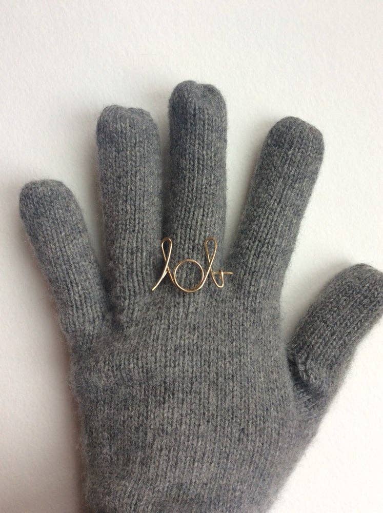 Cinq - Wholesale Brooch - Play word pin1