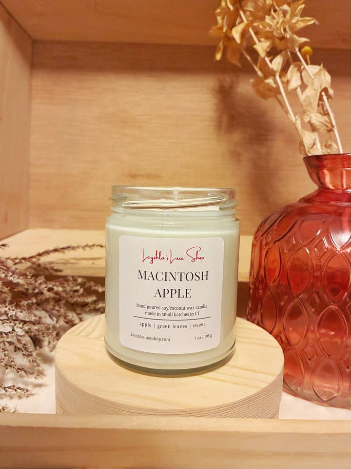 MACINTOSH APPLE 7 OZ. CANDLE for wholesale by Leyshla's Luxe Shop