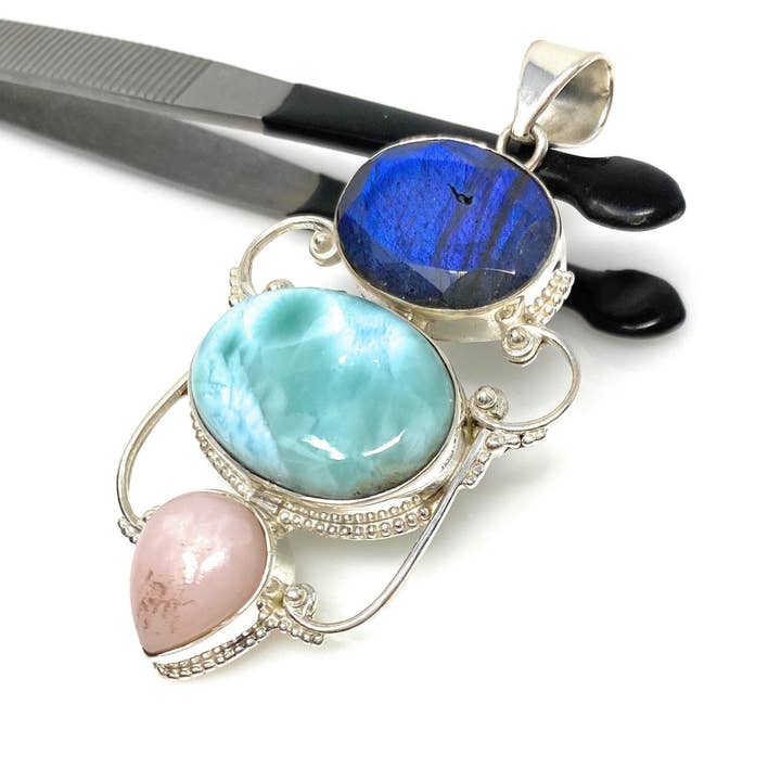 Pingente de pedras preciosas - Larimar, opala rosa e labradorita, pingente embrulhado em arame, presentes de joias de prata para ela, joias boêmias por atacado de Akstar Gems