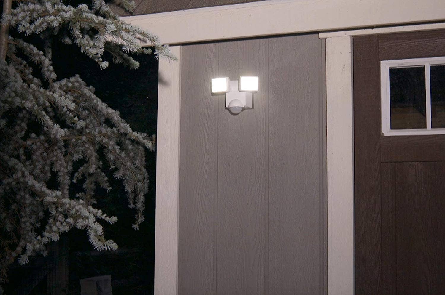 FLI Products - Wholesale Buiten/gazonlicht - IQ America Motion Security schijnwerper, op batterijen, LED van 700 lumen, dakkapel of wandmontage, opslag, garagegrilllamp op zolder, brons5