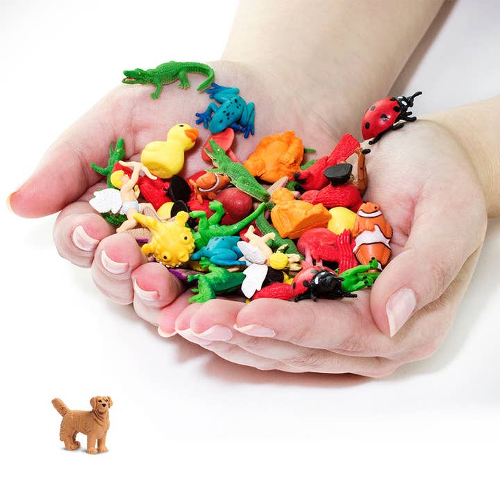 Safari Ltd. - Wholesale Decorative Figurine - Golden Retrievers Good Luck Minis Figurine Toy2