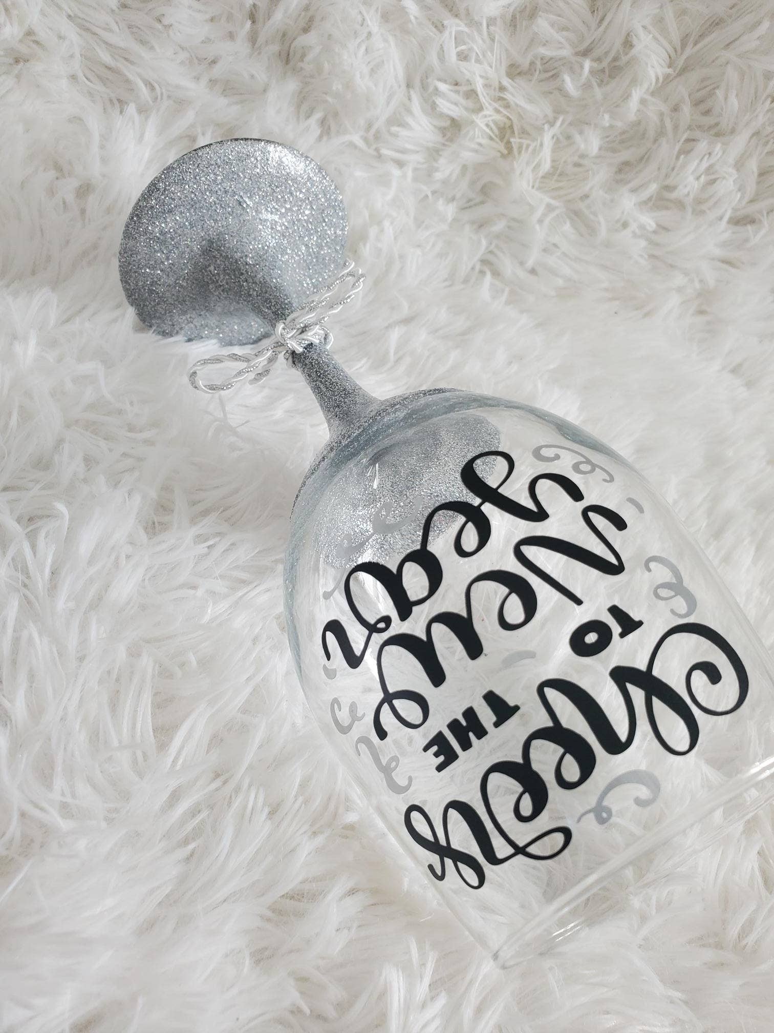 Tots And Tumblers Art – wholesale Wine glass – Cheers to the New Year Silver Glittered Stemmed Wine Glass8