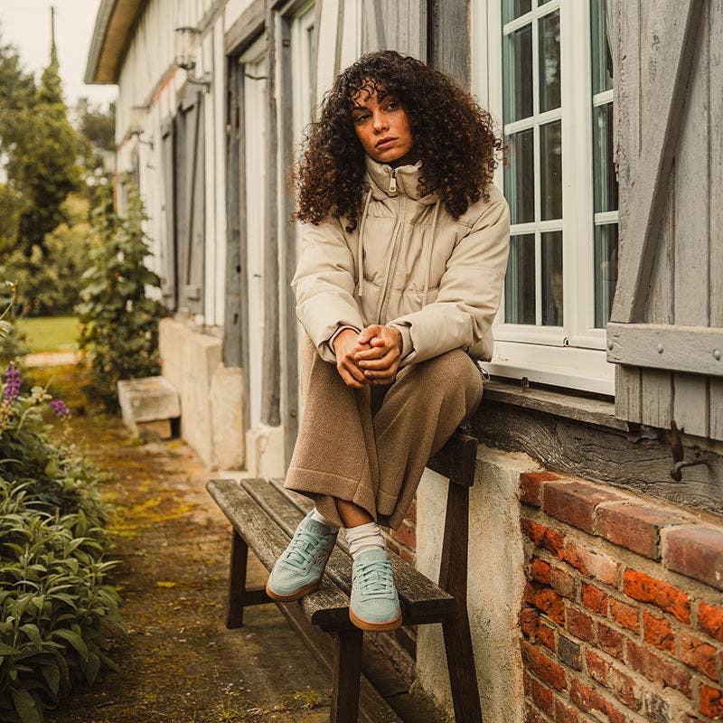 N'GO Shoes - Wholesale Lifestyle Sneakers - Unisex - Saigon Suede '24 low-top sneakers in light blue suede and gum
6