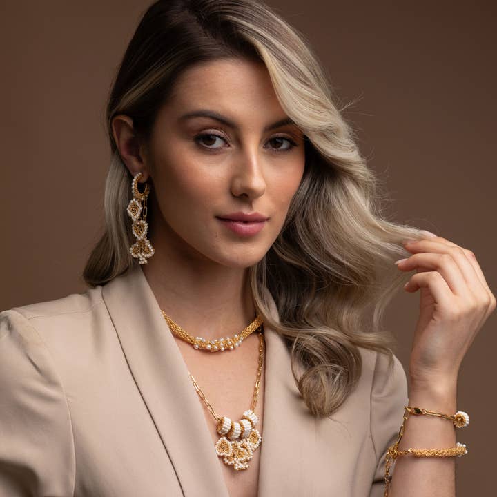 Lavish By Tricia Milaneze - Vendita all'ingrosso Orecchini pendenti - Orecchini fatti a mano all'uncinetto Full House in perle e oro