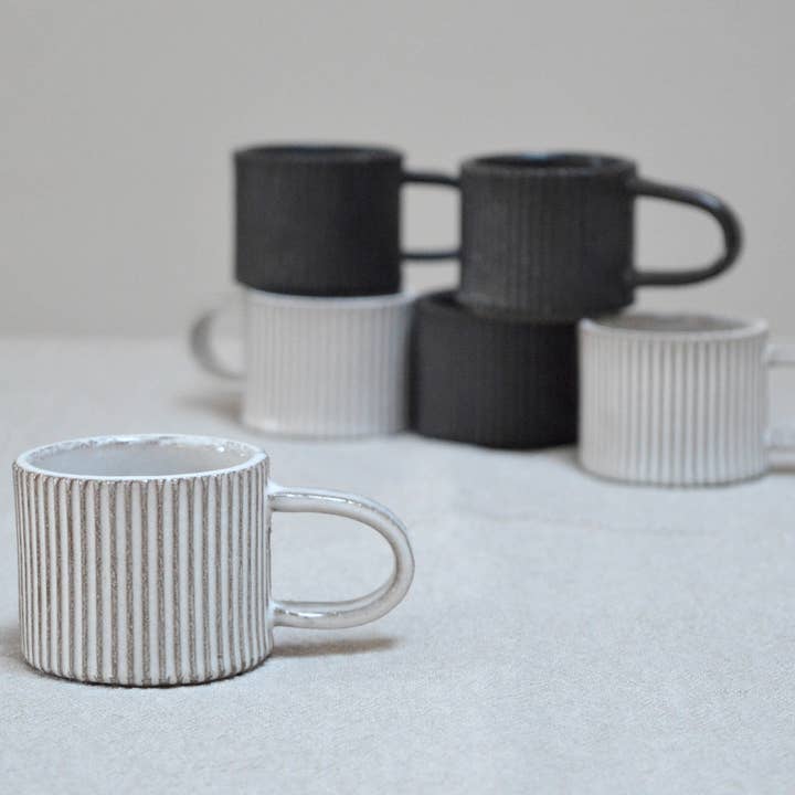 Karolina Bednorz Ceramics - Vendita all'ingrosso Tazza - Tazza espresso MILLERIGHE in ceramica fatta a mano in Italia