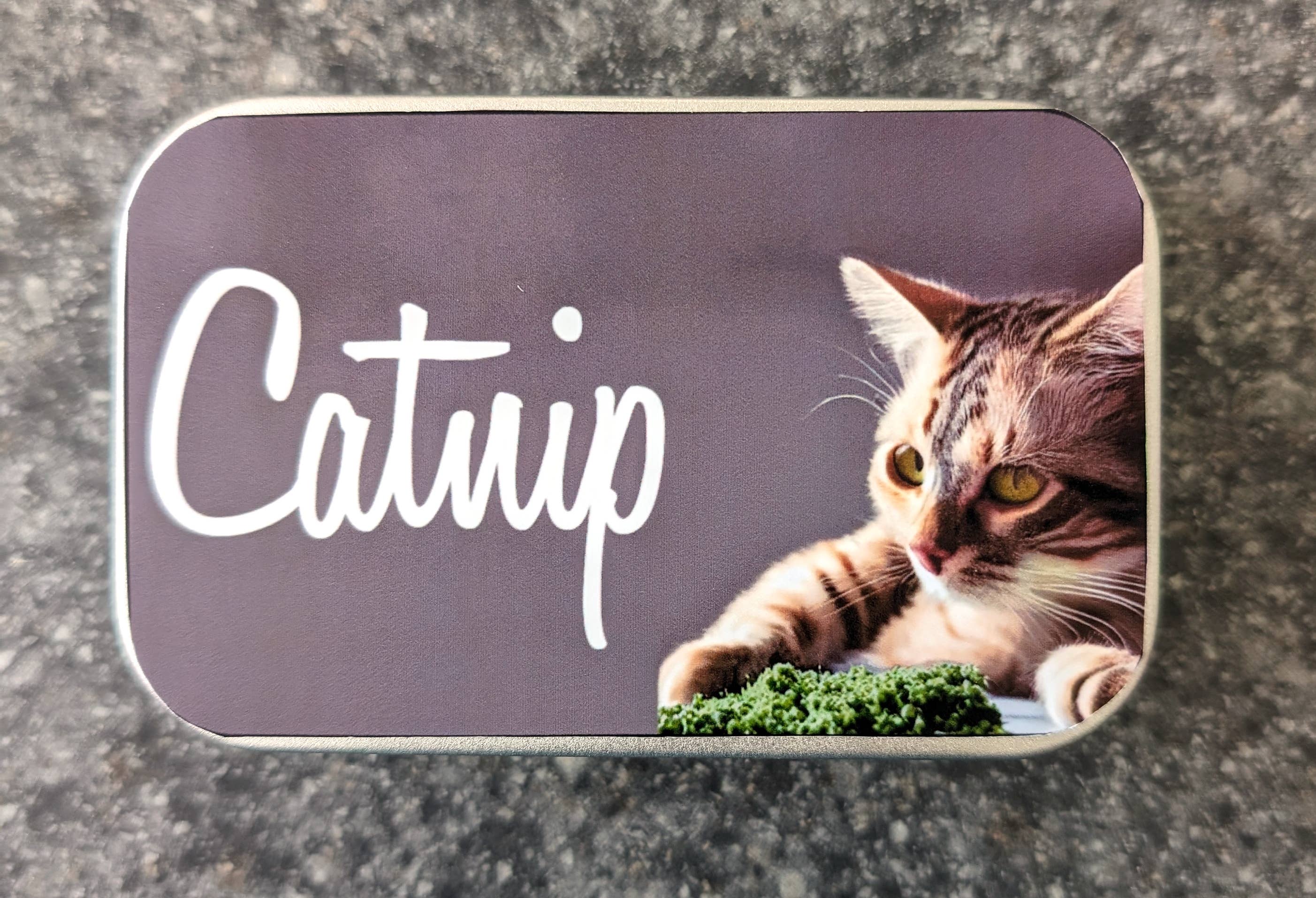 Catnipporium - Vente Cataire - Boîte à chat avec 1/3 oz d'herbe à chat fraîchement scellée.1