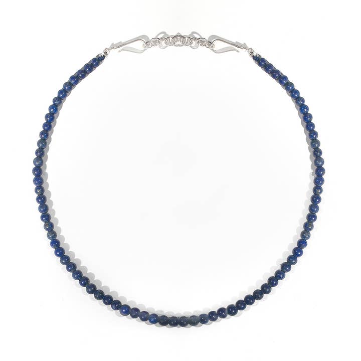 Collier classique en perles de lapis-lazuli 5 mm, design fait main en argent sterling 925. pour la vente par KUCHI LUXURY